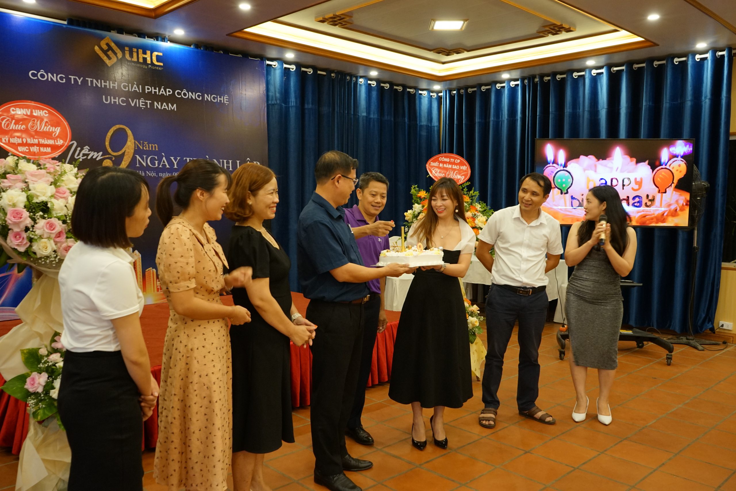 KỶ NIỆM CHẶNG ĐƯỜNG PHÁT TRIỂN 9 NĂM CỦA UHC 7 KỶ NIỆM CHẶNG ĐƯỜNG PHÁT TRIỂN 9 NĂM CỦA UHC