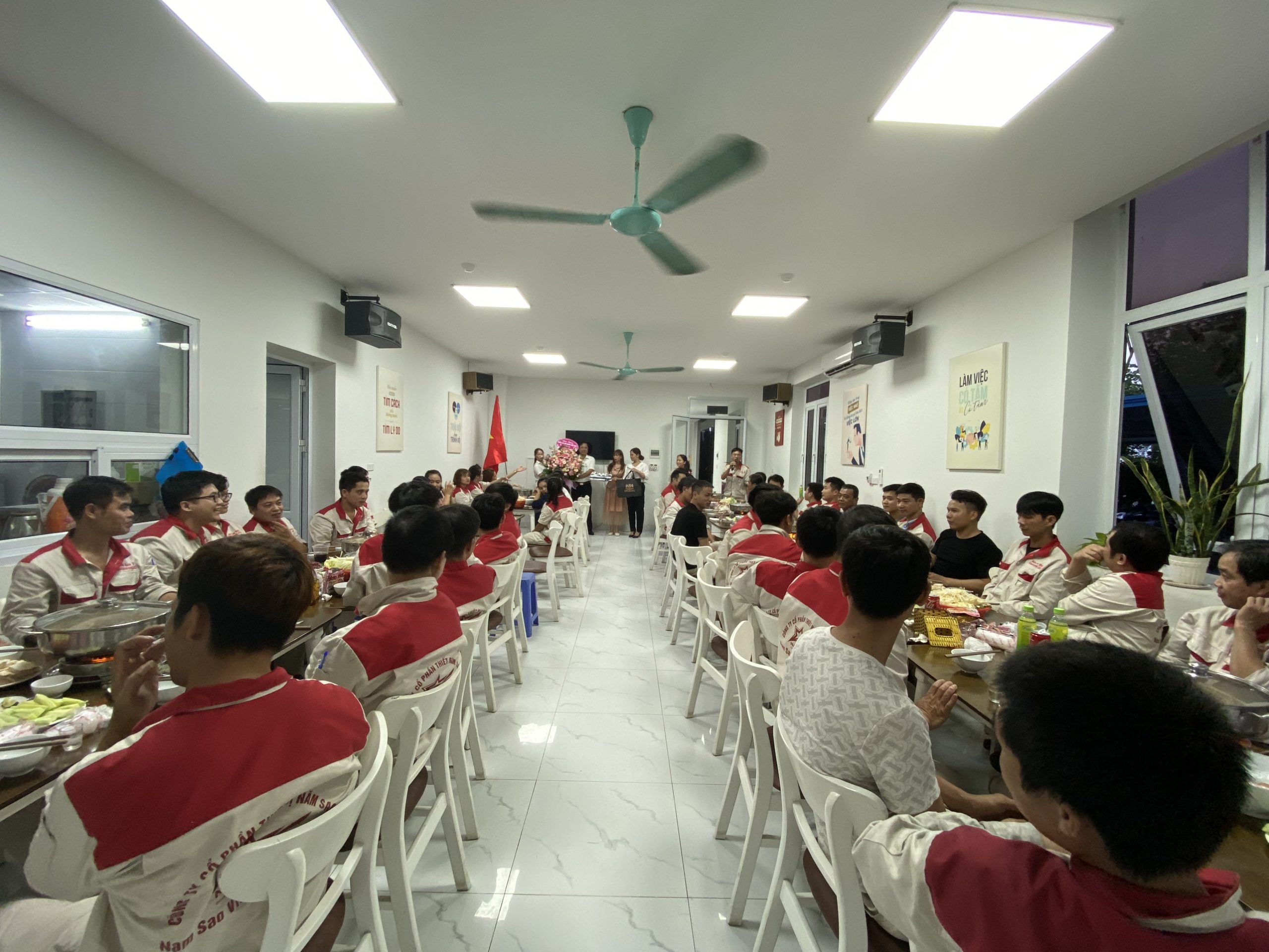 Chào mừng ngày Doanh nhân Việt Nam 13/10/2004 – 13/10/2022