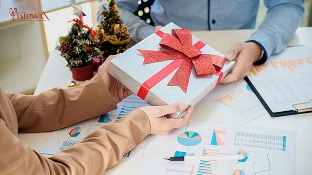 Gợi ý những món quà tặng sếp lãnh đạo giúp bạn tạo ấn tượng tốt